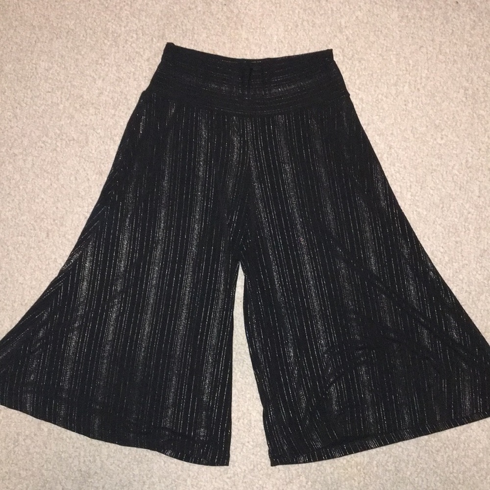 Amy Byer Black and Silver Capri Palazzo Pants